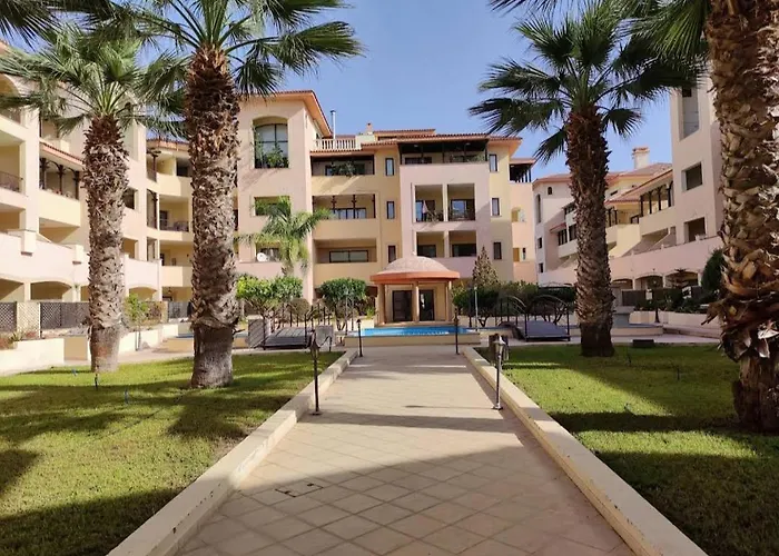 Queens Gardens Apartament *