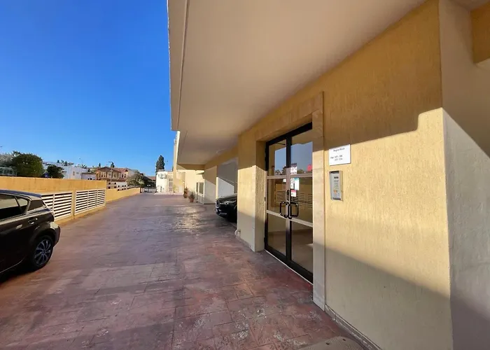 Queens Gardens Apartament *