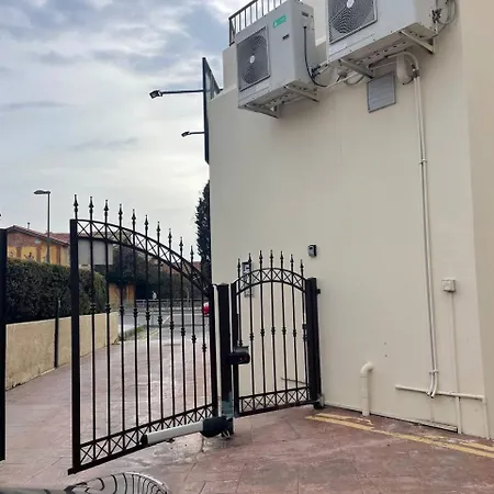 Queens Gardens 아파트 파포스