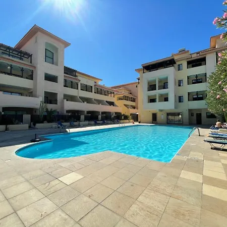 Queens Gardens 公寓