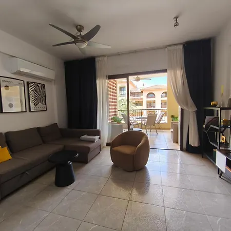Queens Gardens Apartment