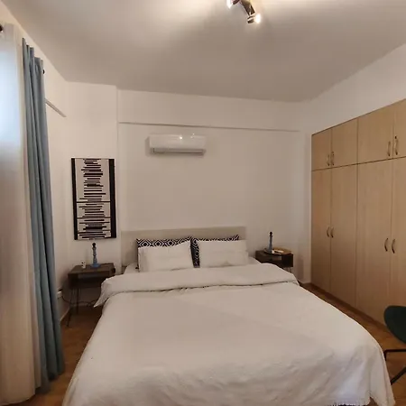 Queens Gardens Apartment *