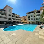 Queens Gardens Apartmán